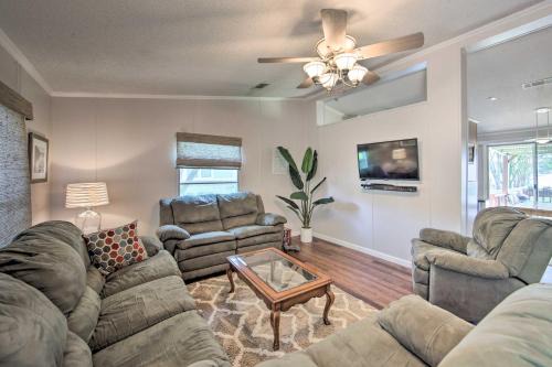 Enchanted Oaks House | Lakefront Mabank Gem with Sunset Views Pets Welcome