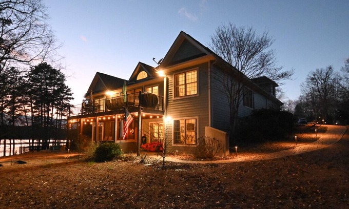 Toccoa House | Lakefront Manor w/ Hot Tub