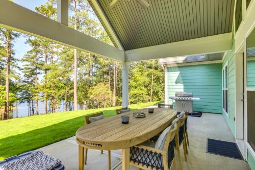 McCormick House | Lakefront McCormick Retreat with Patio and Views