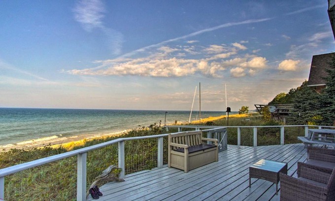 Montague House | Lakefront Montague Cottage with Deck and Beach!