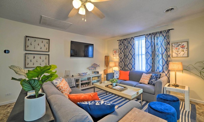 Gilbertsville Condo | Lakefront Moors Marina Condo w/Covered Boat Slip!