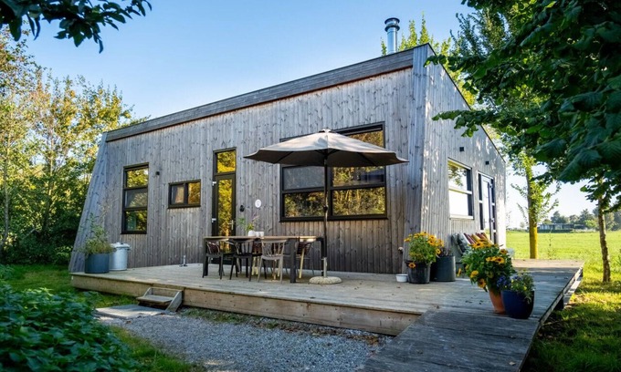 Grou Cabin | Lakefront Nature House in Friesland: Goudûle