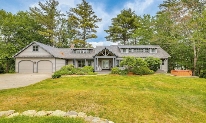 New London House | Lakefront New London Retreat w/Dock & Hot Tub!