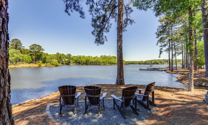 Lake Oconee Condo | Lakefront Oconee Vacation Rental w/Patio & Views!