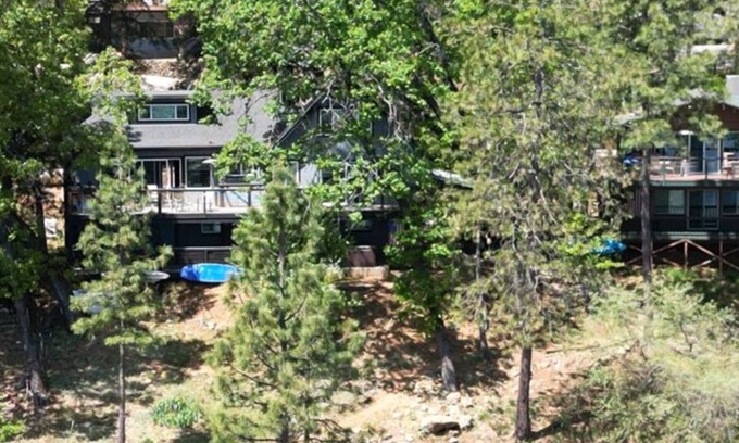 Lakehead House | Lakefront Paradise, 24 Guests, 4 Decks, 2 Hot Tubs, Water Toys, 7 Bedrm, 4 Bath
