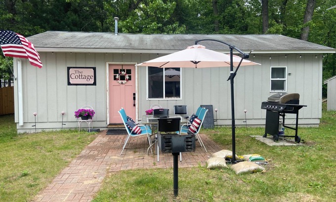 Branch Cottage | Lakefront & Private Beach