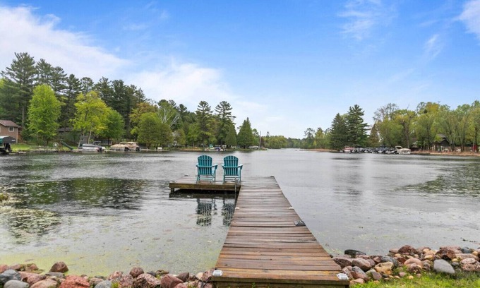 Waupaca House | Lakefront! Private Dock! Kayaks&Paddleboards!