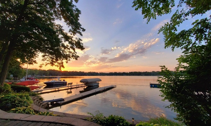 New Munster House | Lakefront Private Family Beach Retreat!