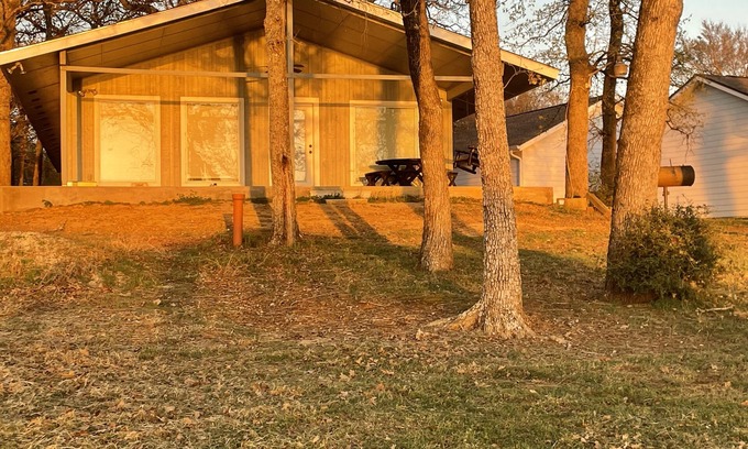Leon County House | Lakefront Property with Boat Dock close to public boat ramp! Beautiful sunsets!