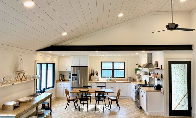 Copake House | Lakefront Retreat on Robinson Pond - Stunning Sunrise