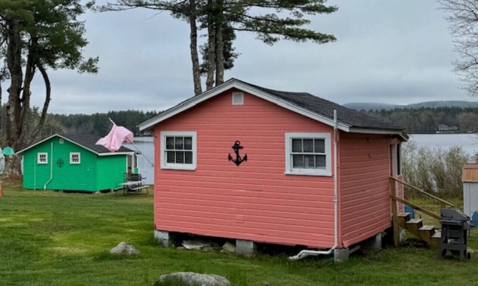 Northwood Cottage | Lakefront Salmon Cottage