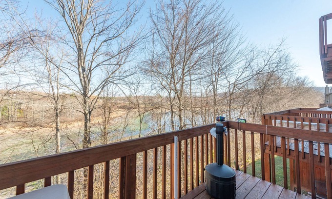 McHenry House | Lakefront Townhome w/Sunrise Views & Fireplace