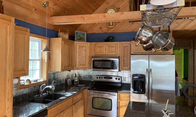 Beddington House | Lakefront vacation Rental 3 bedrooms, 1 bath, sleeps 6