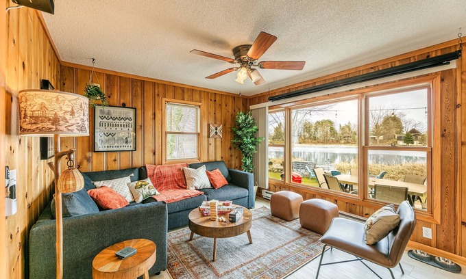 Lindstrom Cabin | Lakefront, wildlife Cabin retreat - Pelican Bay Cabin