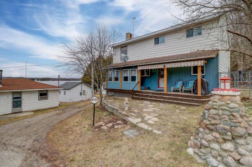 South Bruce Peninsula Ski Chalet | Lakehouse chalet on Sky Lake Ontario 5 bedrooms