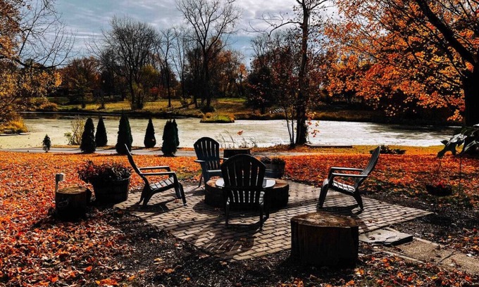 West Newton Cottage | LAKEHOUSE/HOT TUB/8 MILES TO DOWNTOWN/ON 60 ACRES