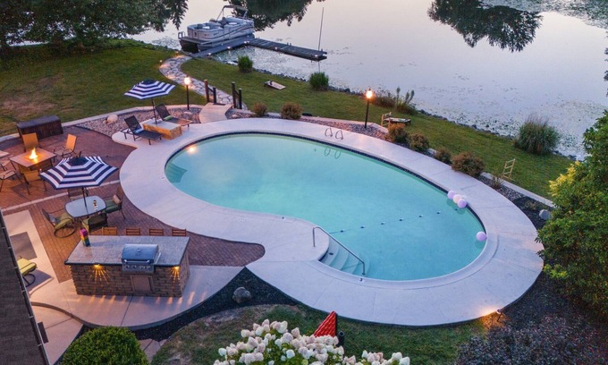Battle Creek House | Lakehouse w/Heated Pool, Hot Tub, Pontoon, Kayaks, Games