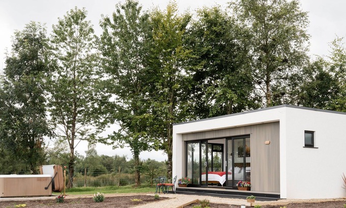 Enniskillen House | Lakescape: Self-Catering Lodges (ROMA) With Hot Tub