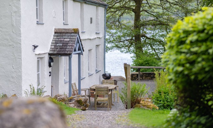 Graythwaite Cottage | Lakeshore cottage with Hot Tub - Hullet Hall