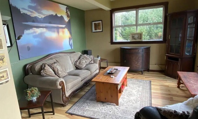 Hatzic Condo | Lakeshore ; main level of house