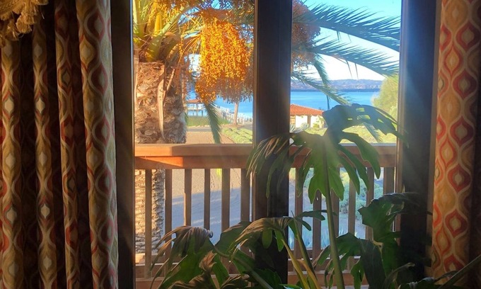 Nice Apartment | Lakeside, Balcony Apartment on Gated Winery Estate