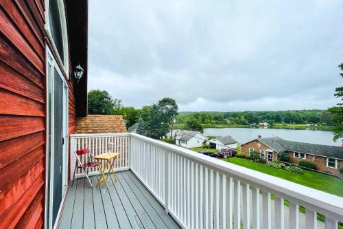 Lanesborough House | Lakeside Berkshires Home Near Hiking and Skiing!