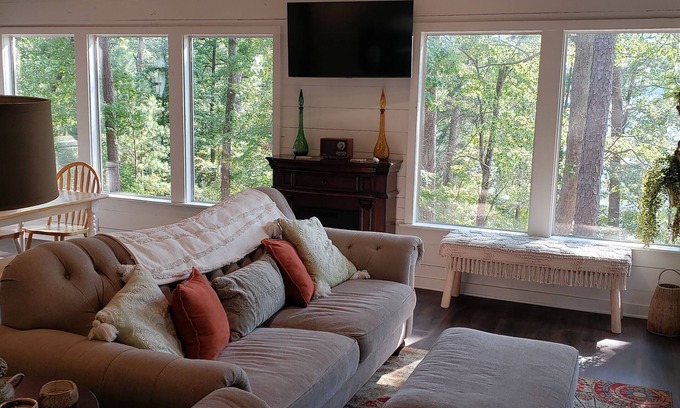 Avinger House | Lakeside Cabin on Lake O' the Pines Tx