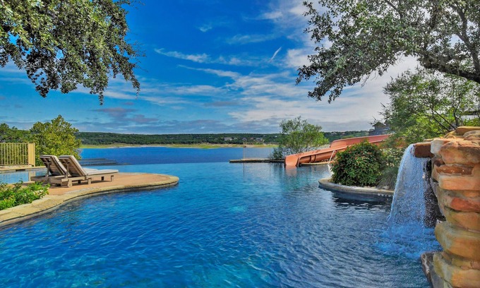Spicewood Apartment | Lakeside cabin with outdoor kitchen, WFH desk, soaking tub