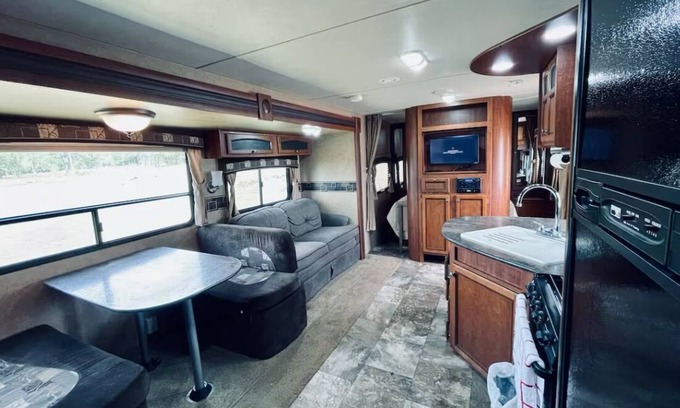 Bridgeport House | Lakeside Camper that Sleeps 8!
