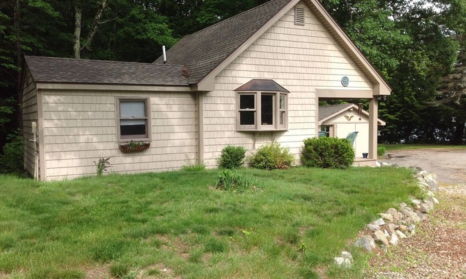 Wolfeboro House | Lakeside Cottage Getaway