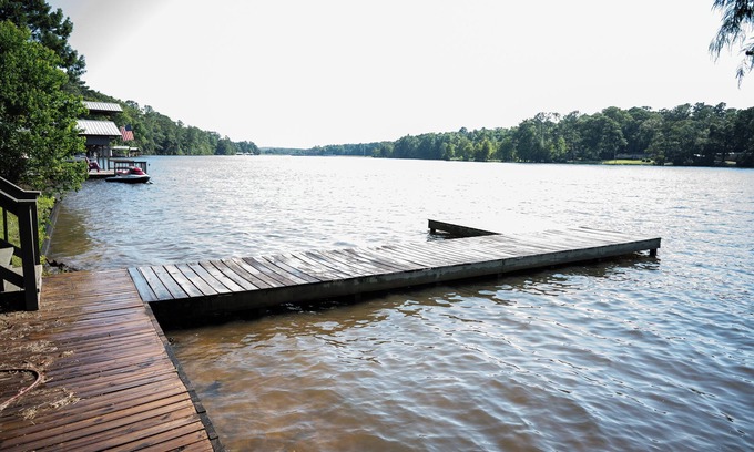 Andalusia House | Lakeside Escape