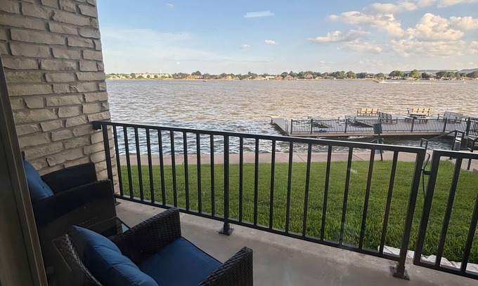 Granbury Condo | Lakeside Getaway - The Escape - Granby TX