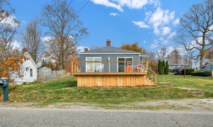 Nashport House | Lakeside Haven