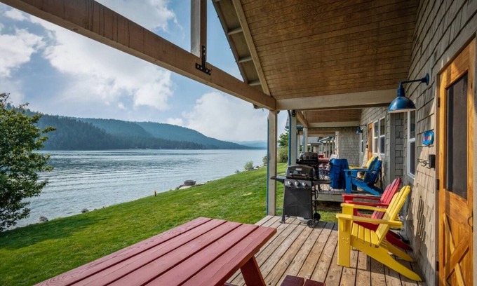 Dover Bay House | Lakeside Hideaway - Lakefront 1 Bedroom Beach