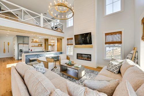 Clarkson House | Lakeside Home Near Mammoth Cave and Nolin Lake!