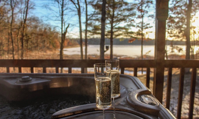 Markville Cabin | Lakeside Log Cabin + Hot Tub