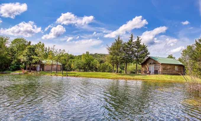 Sand Springs Cabin | Lakeside Log Cabins and Blufftop Hillside Cabin