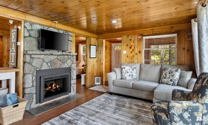 Hayden Lake House | Lakeside Loungin'