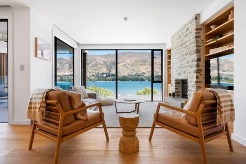Wanaka Apartment | Lakeside Luxury