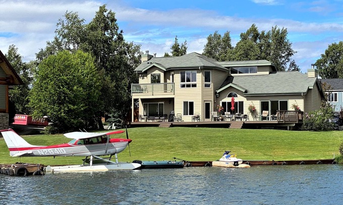 Bayshore - Klatt House | Lakeside Private 4 Bedroom Home In South Anchorage, With Boat Availability.