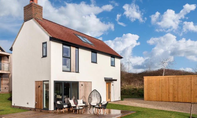 Holworth House | Lakeside property with spa access on a nature reserve Sand Martin BV07
