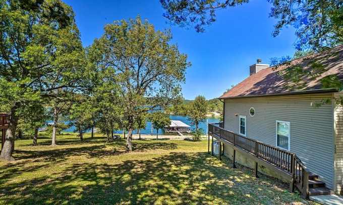 Kimberling City House | Lakeside Reeds Spring Home w/Pool Access & Deck!