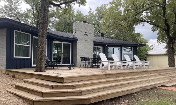 Jewett House | Lakeside Retreat at Lake Limestone Jewett, TX