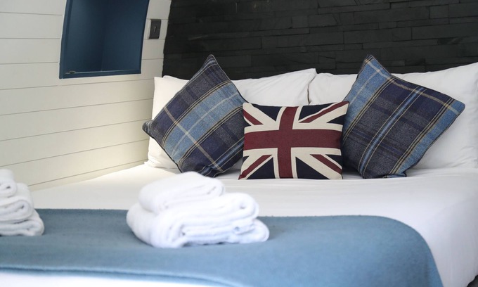 Aldborough Apartment | Lakeside Retreat (Deer's Glade)