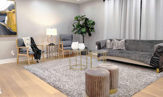 Ajax House | Lakeside Retreat | Modern Renovated House|9 Parkings| Large Backyard
