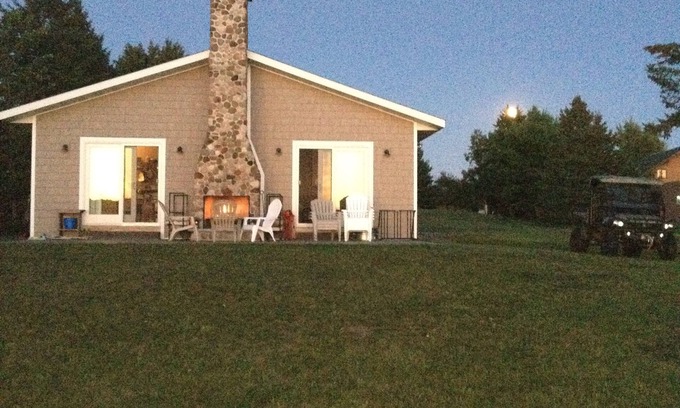 Lake Linden House | Lakeside Retreat or Winter Wonderland.You Choose