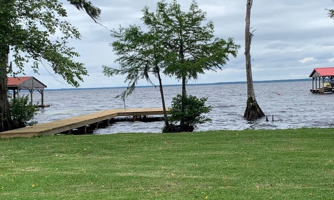 Lake Waccamaw House | Lakeside Retreat With Panoramic Views Like No Other