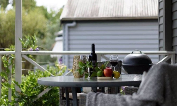 Daylesford Apartment | Lakeside Suite 4 Summ