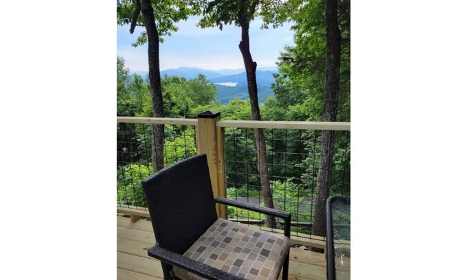 Young Harris Cabin | Lakeview Cabin with hot tub