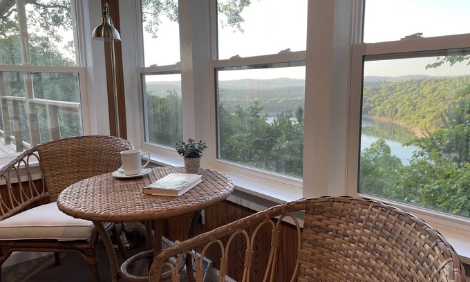 Peel Cottage | Lakeview Cottage
